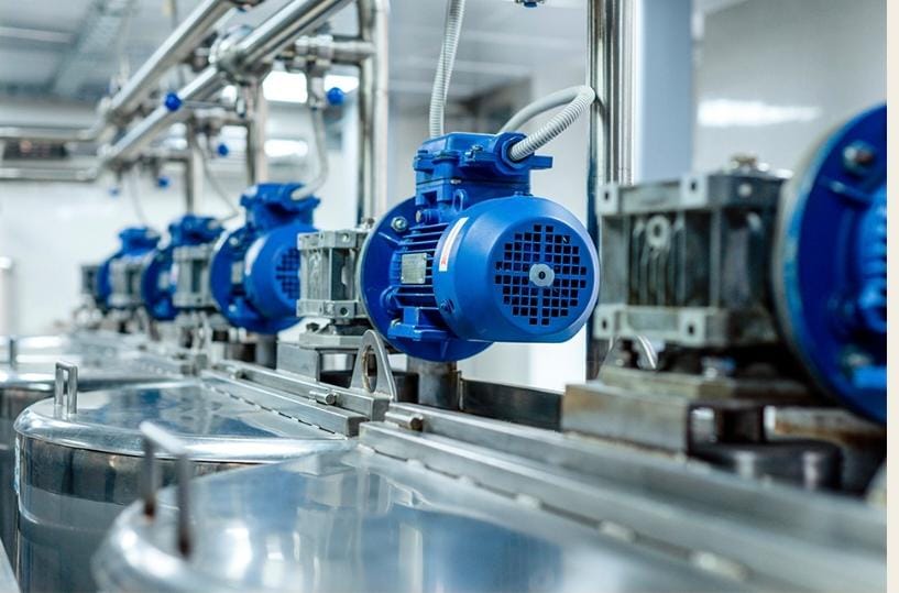 Motores eléctricos instalados en planta industrial