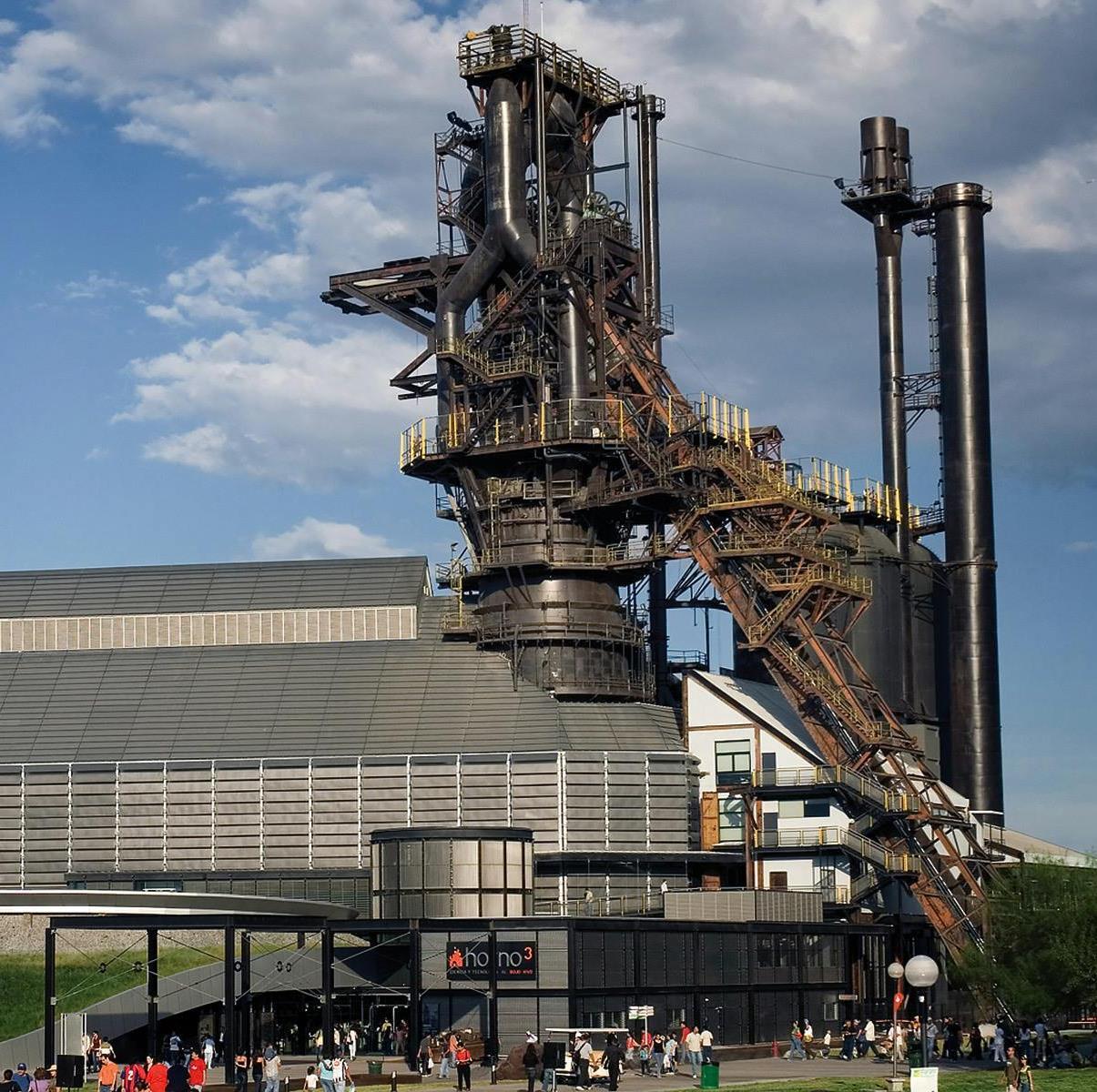 Planta industrial con maquinaria de automatización en Monterrey